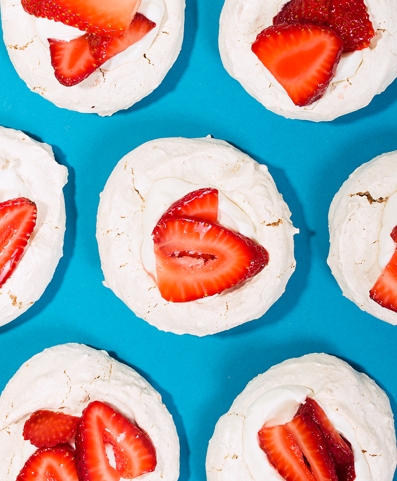 mini graham cracker pavlovas with whipped sour cream and strawberries// wit & vinegar